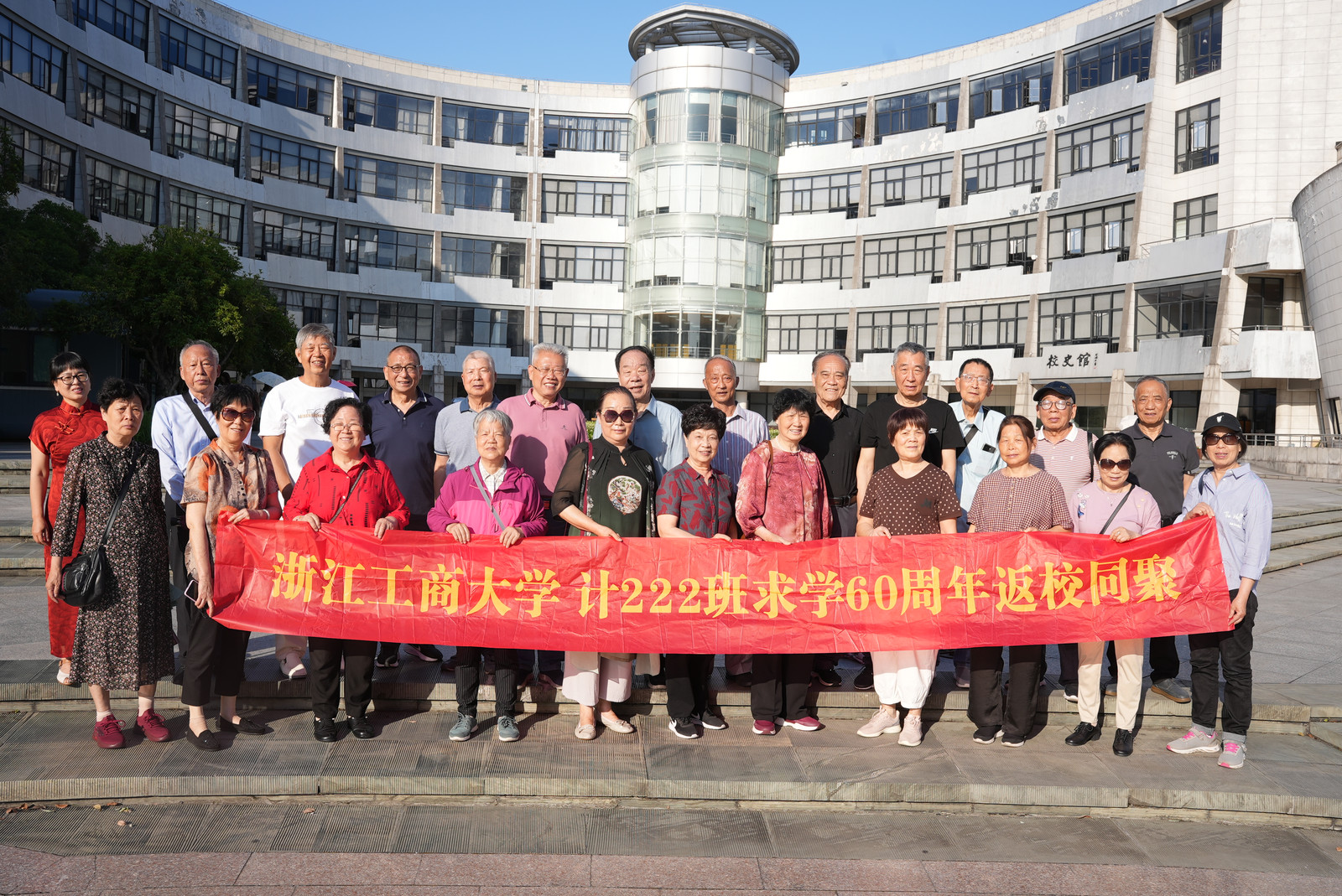 图书馆合照.jpg